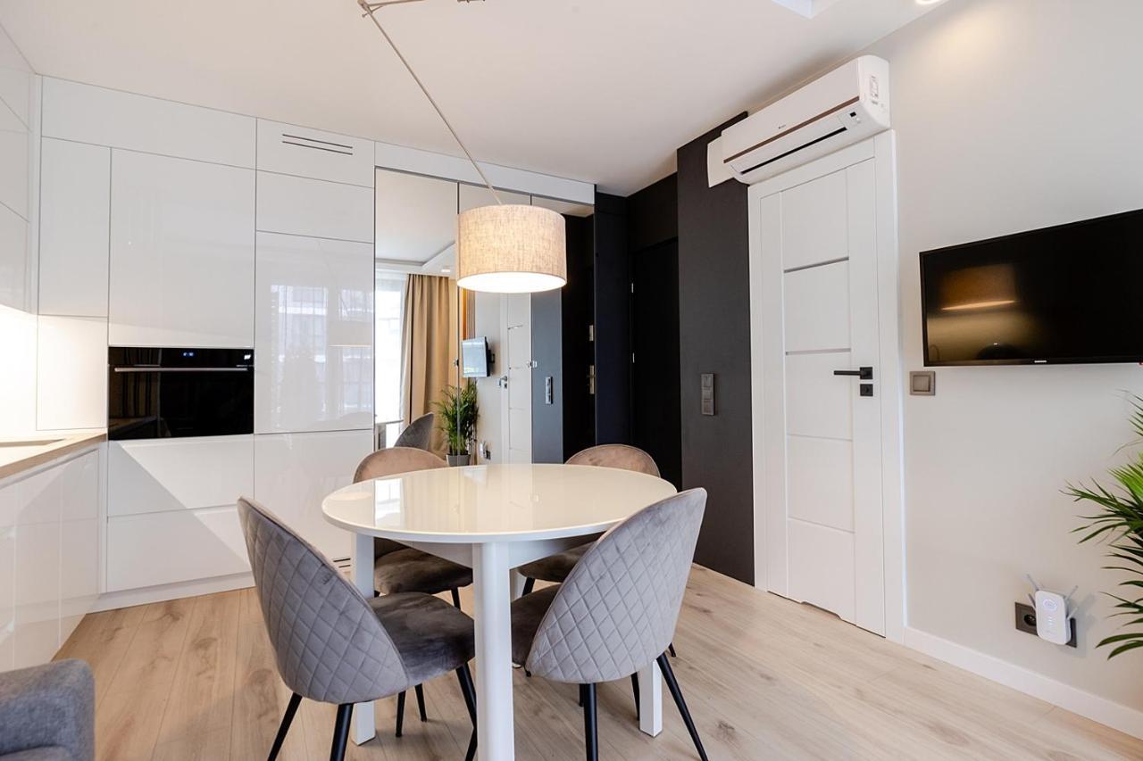 Apartment Wola, Wi-Fi, Smart Lock, Air Condition Varšava Exteriér fotografie